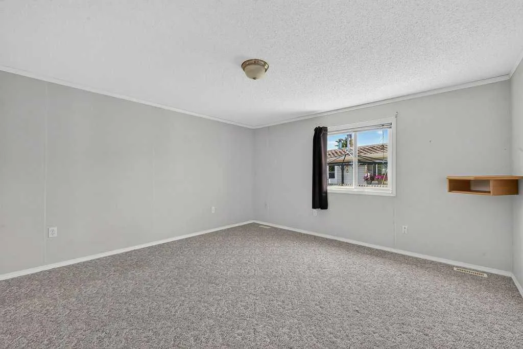 206 2 Avenue SE Diamond Valley AB T0L 0H0