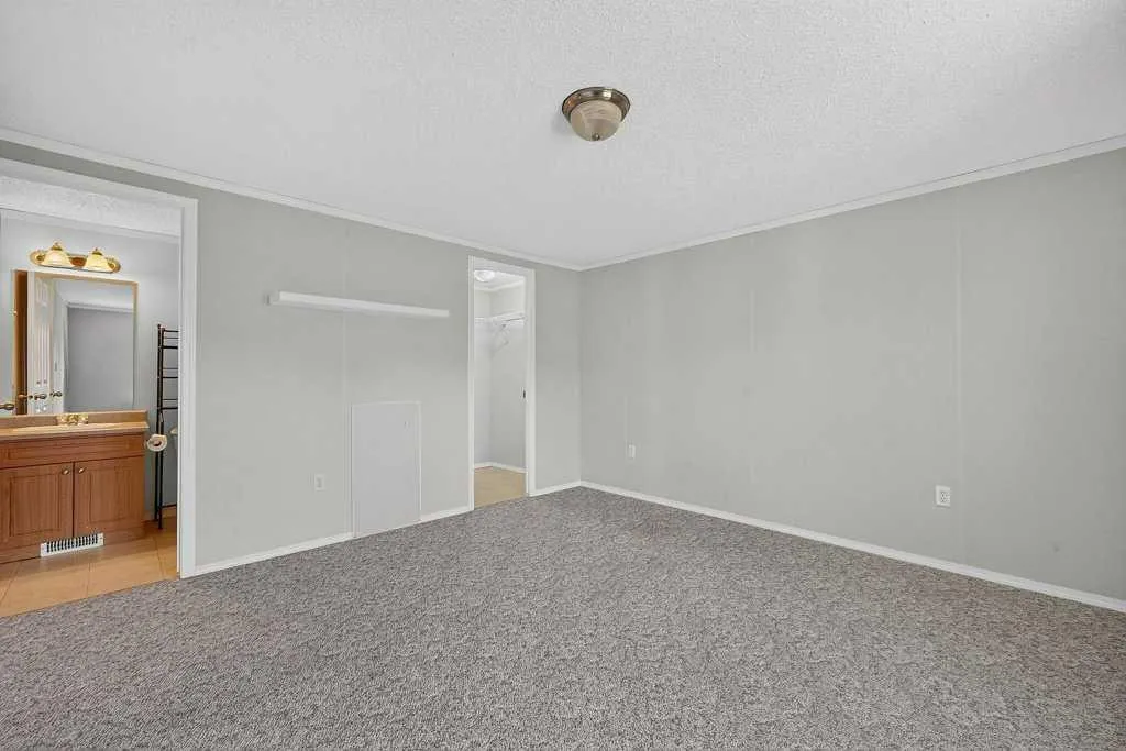 206 2 Avenue SE Diamond Valley AB T0L 0H0