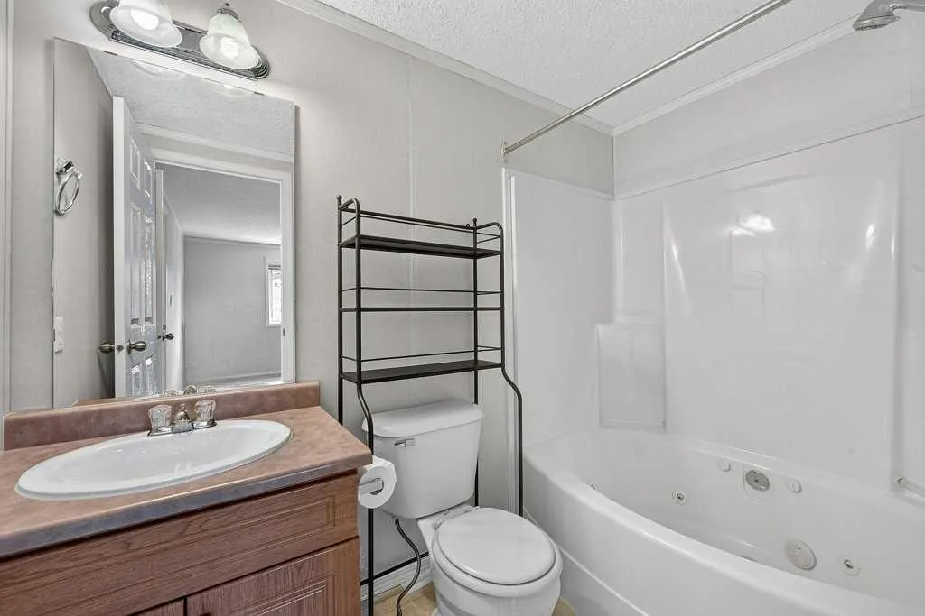 206 2 Avenue SE Diamond Valley AB T0L 0H0