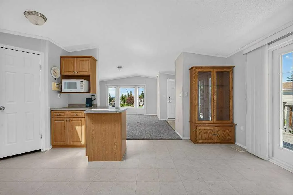 206 2 Avenue SE Diamond Valley AB T0L 0H0