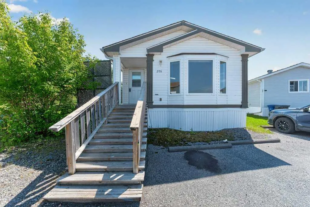 206 2 Avenue SE Diamond Valley AB T0L 0H0