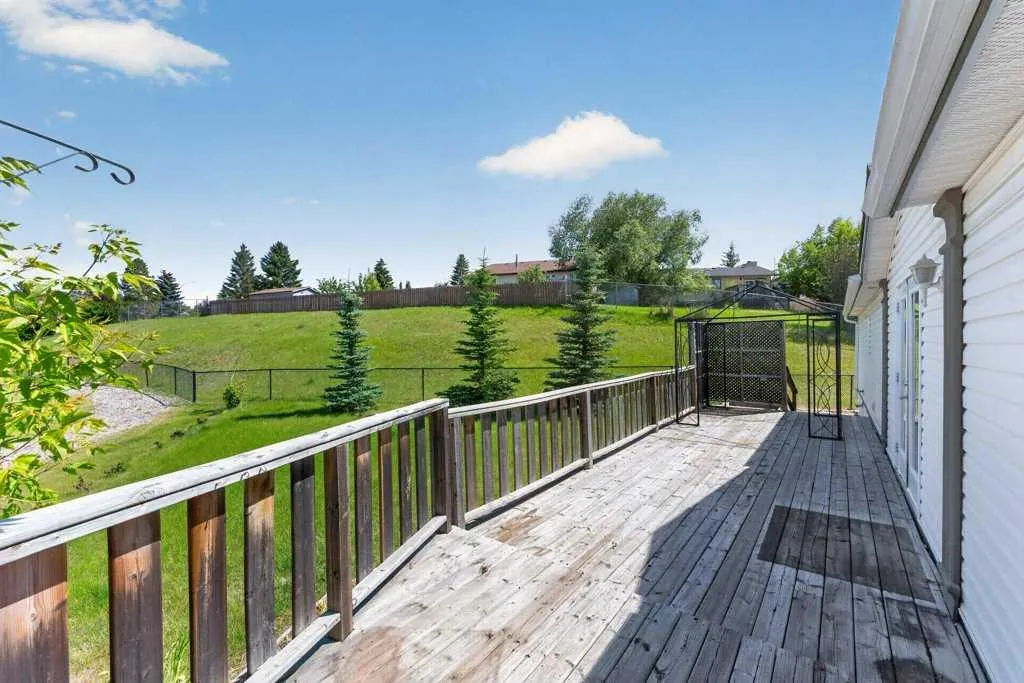 206 2 Avenue SE Diamond Valley AB T0L 0H0