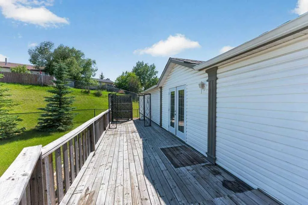 206 2 Avenue SE Diamond Valley AB T0L 0H0