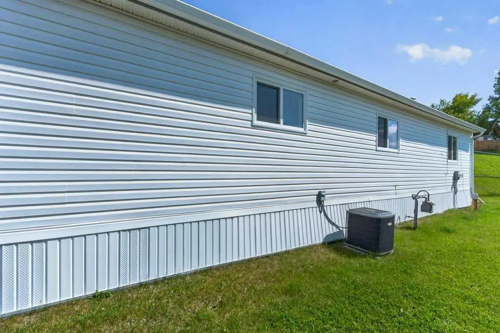 206 2 Avenue SE Diamond Valley AB T0L 0H0