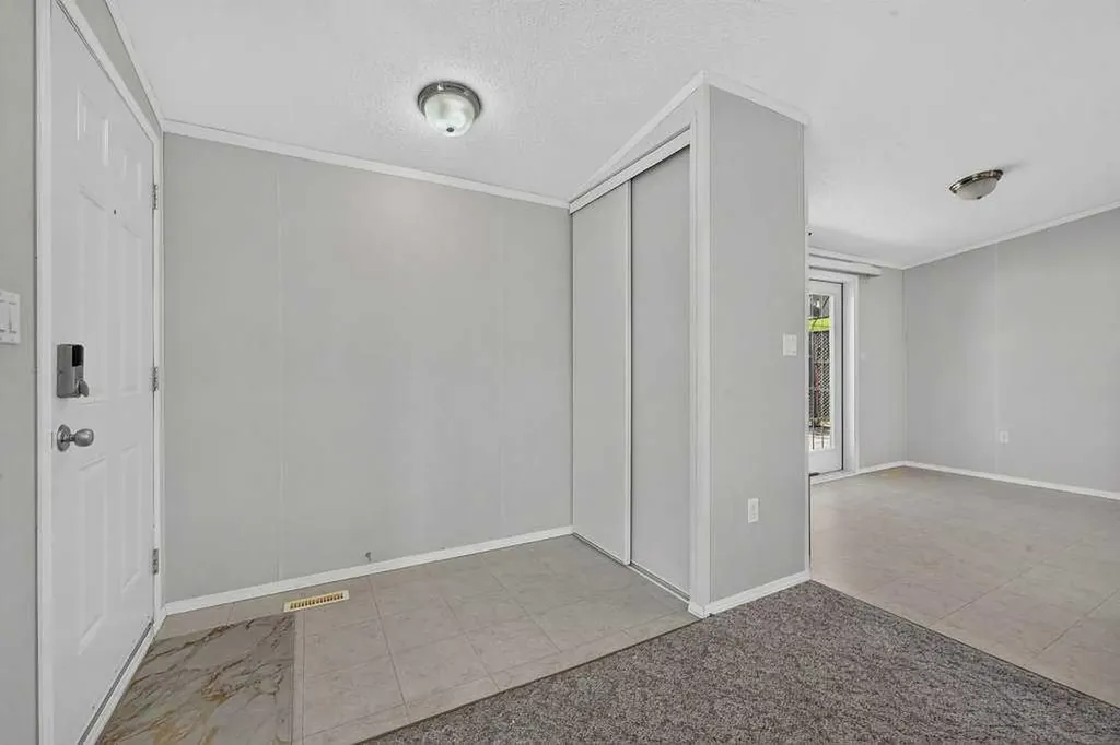 206 2 Avenue SE Diamond Valley AB T0L 0H0