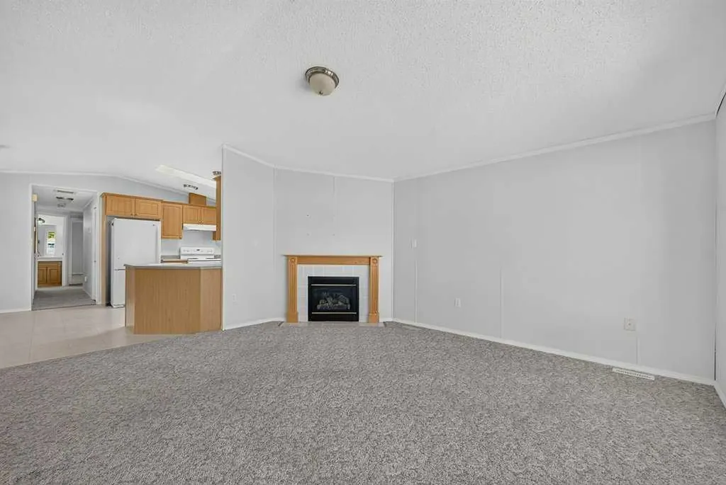 206 2 Avenue SE Diamond Valley AB T0L 0H0