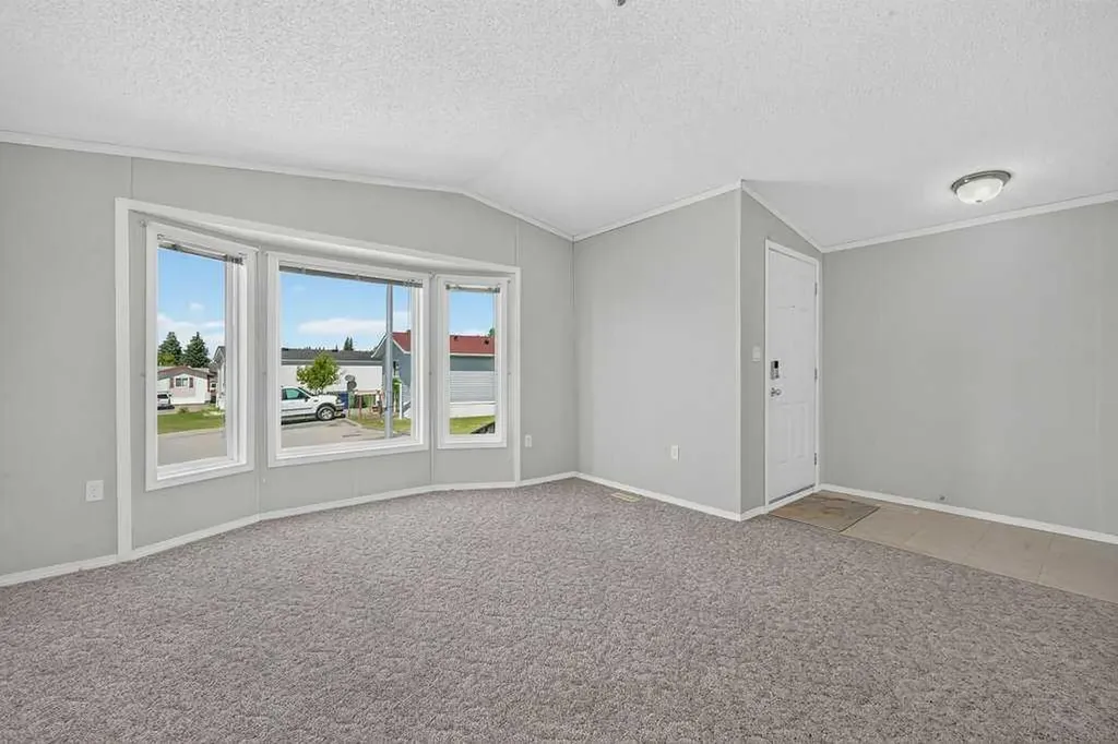 206 2 Avenue SE Diamond Valley AB T0L 0H0
