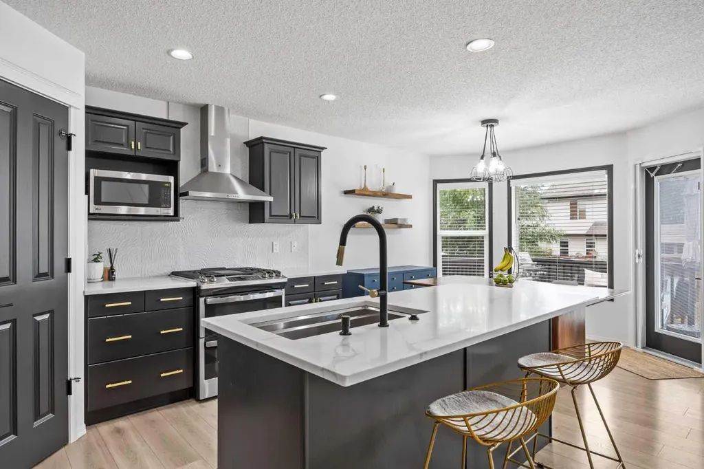 164 Silverado Range Close SW Calgary AB T2X 0C2
