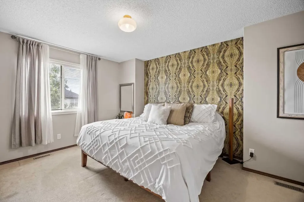 164 Silverado Range Close SW Calgary AB T2X 0C2