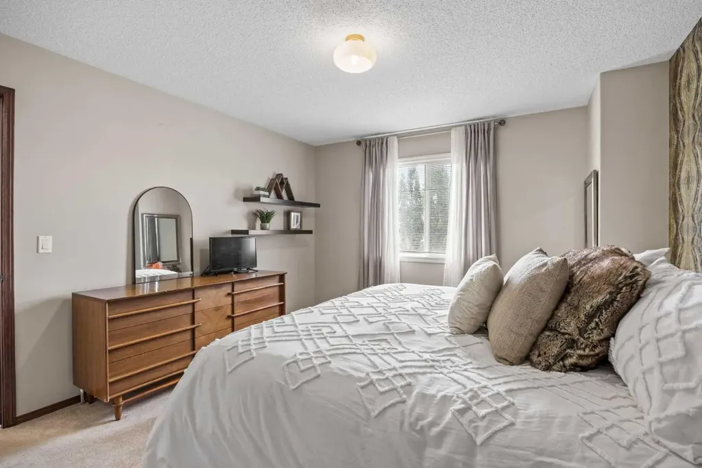 164 Silverado Range Close SW Calgary AB T2X 0C2