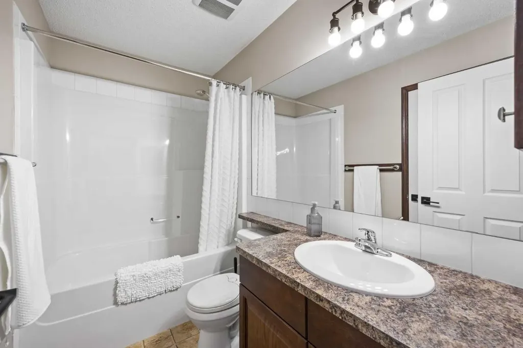 164 Silverado Range Close SW Calgary AB T2X 0C2