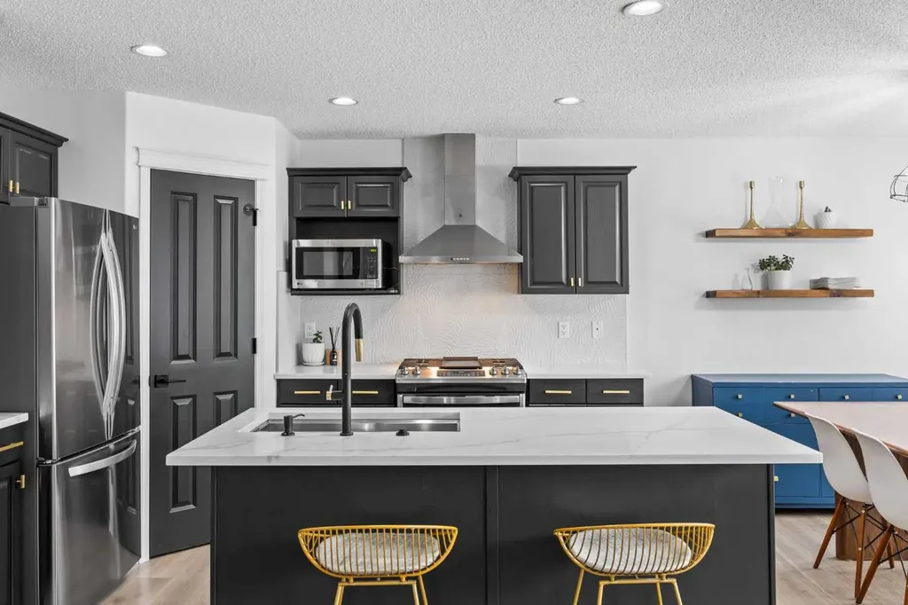 164 Silverado Range Close SW Calgary AB T2X 0C2
