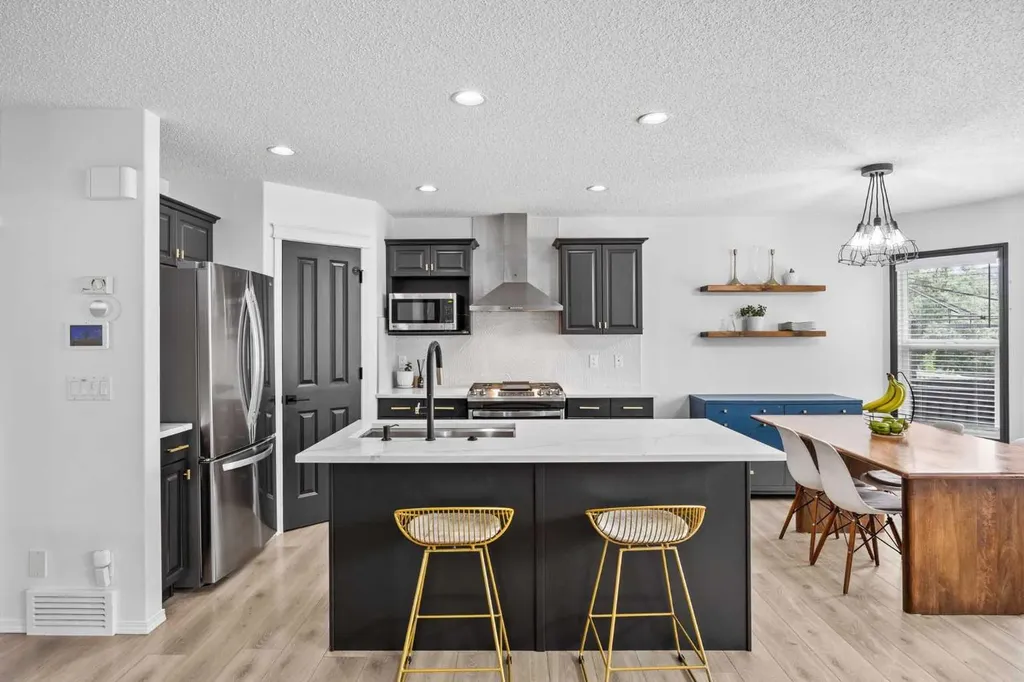 164 Silverado Range Close SW Calgary AB T2X 0C2