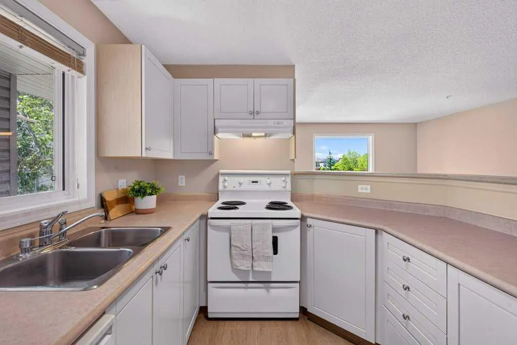 604 8 Street SW Airdrie AB T4B2W4