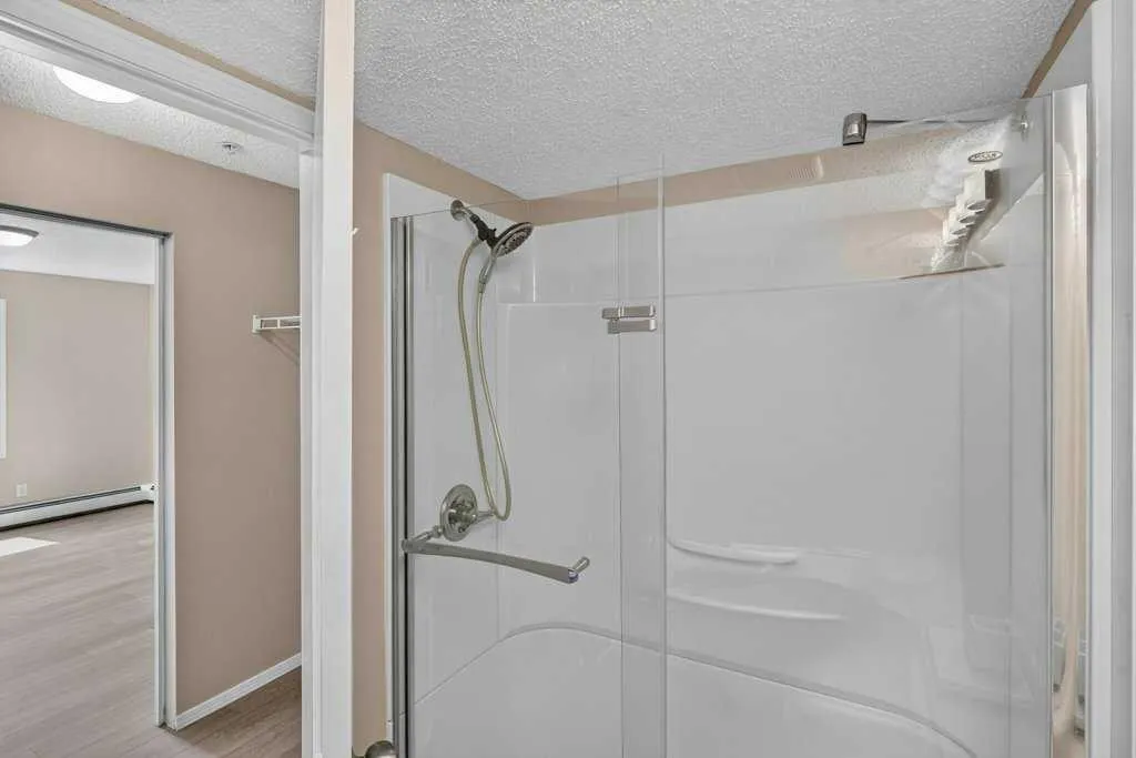 604 8 Street SW Airdrie AB T4B2W4