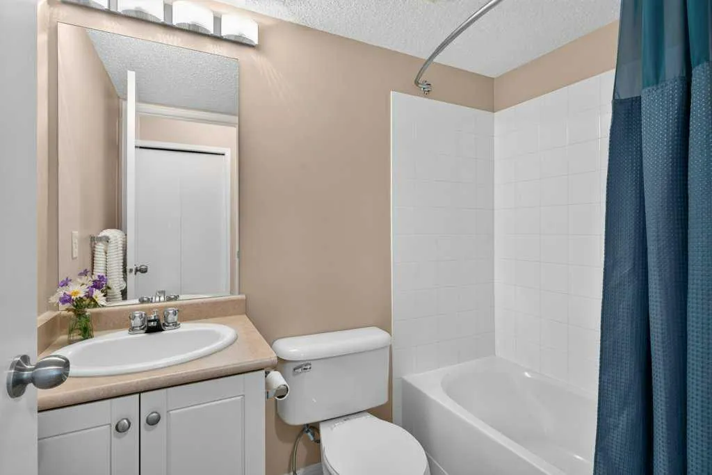 604 8 Street SW Airdrie AB T4B2W4