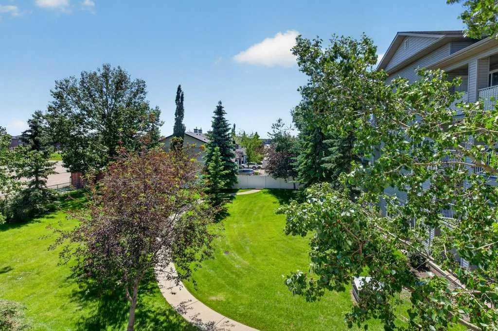 604 8 Street SW Airdrie AB T4B2W4