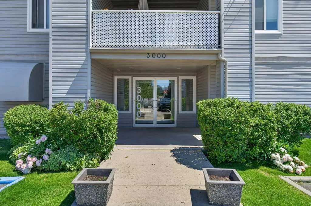 604 8 Street SW Airdrie AB T4B2W4
