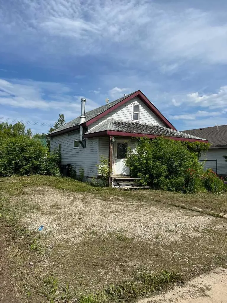 806 3 Avenue Beaverlodge AB T0H 0C0