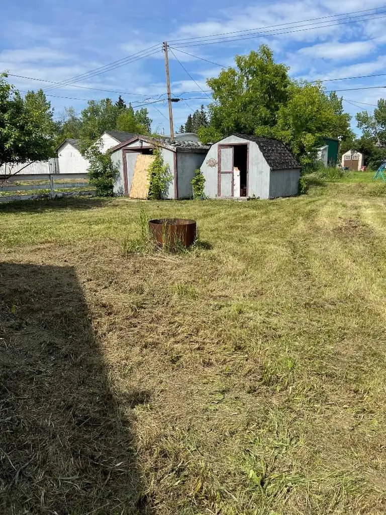 806 3 Avenue Beaverlodge AB T0H 0C0