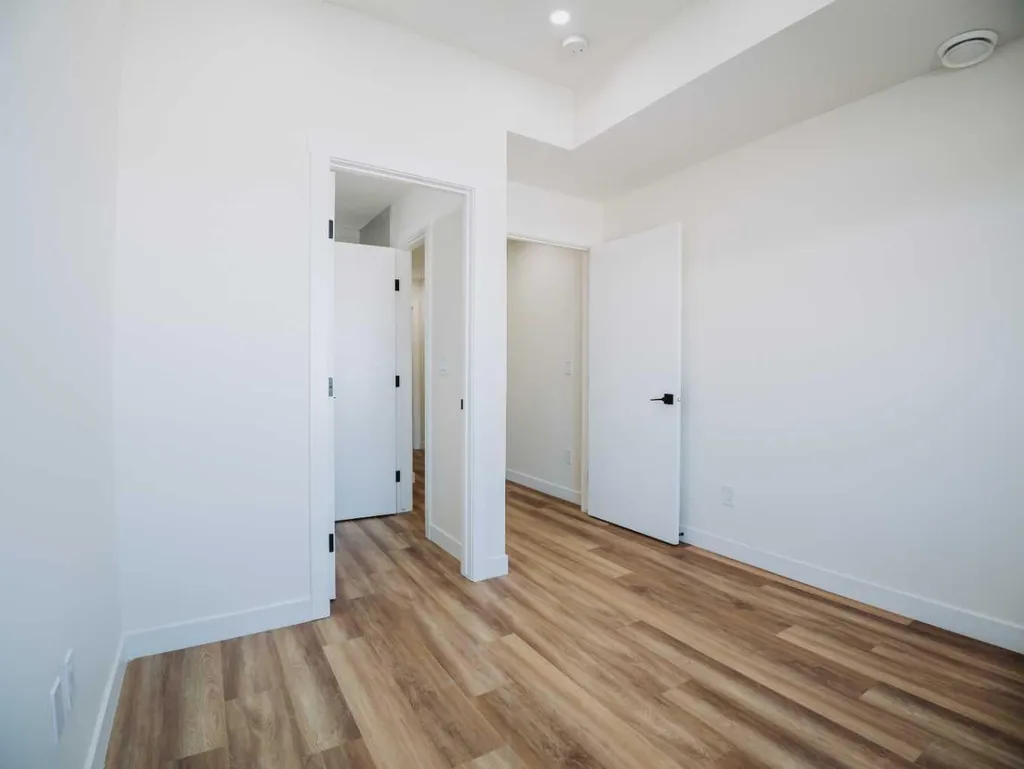 156 Park Street Cochrane AB T4C 2B8