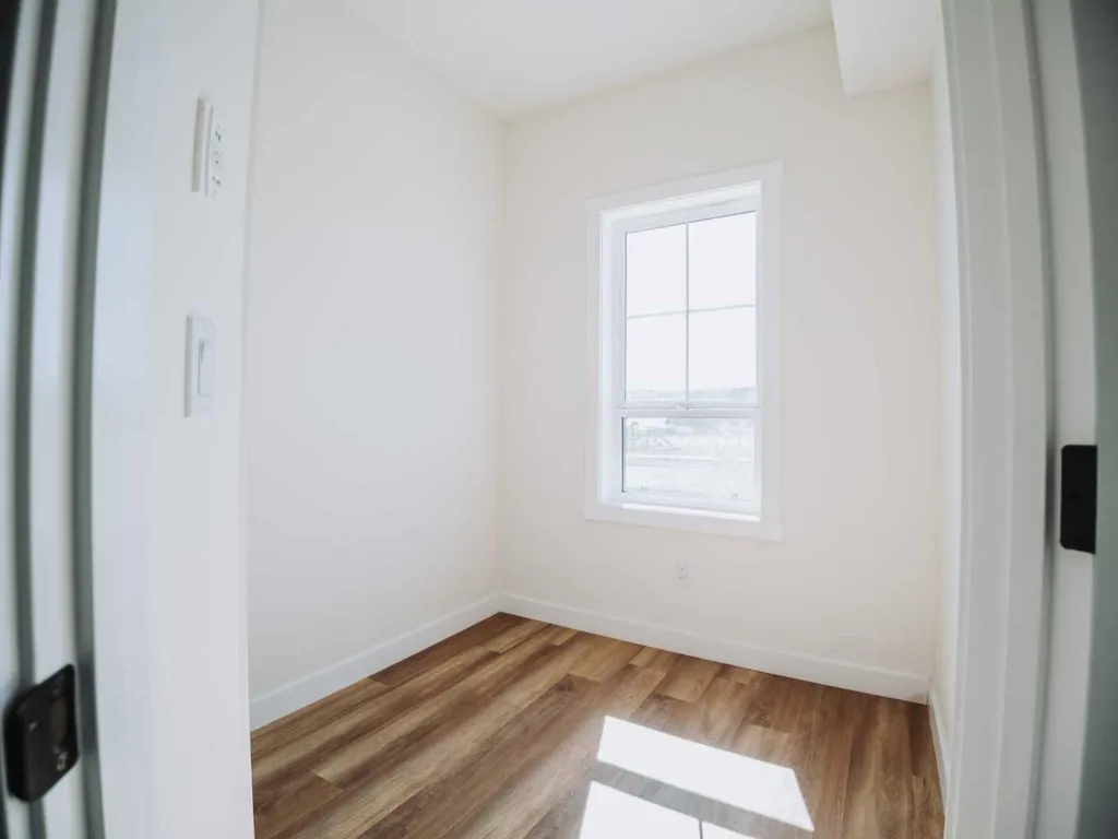 156 Park Street Cochrane AB T4C 2B8