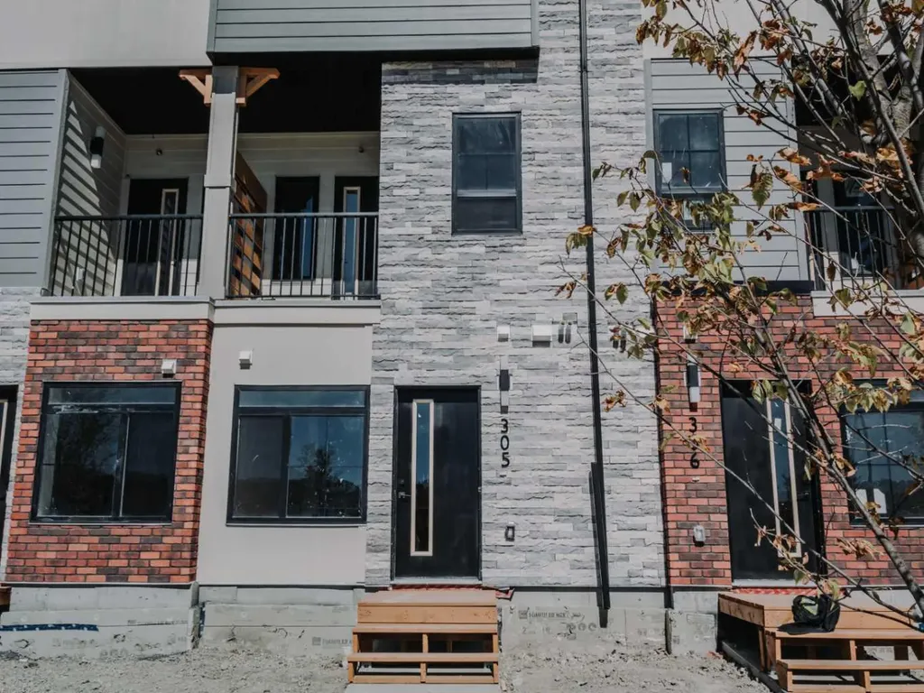 156 Park Street Cochrane AB T4C 2B8
