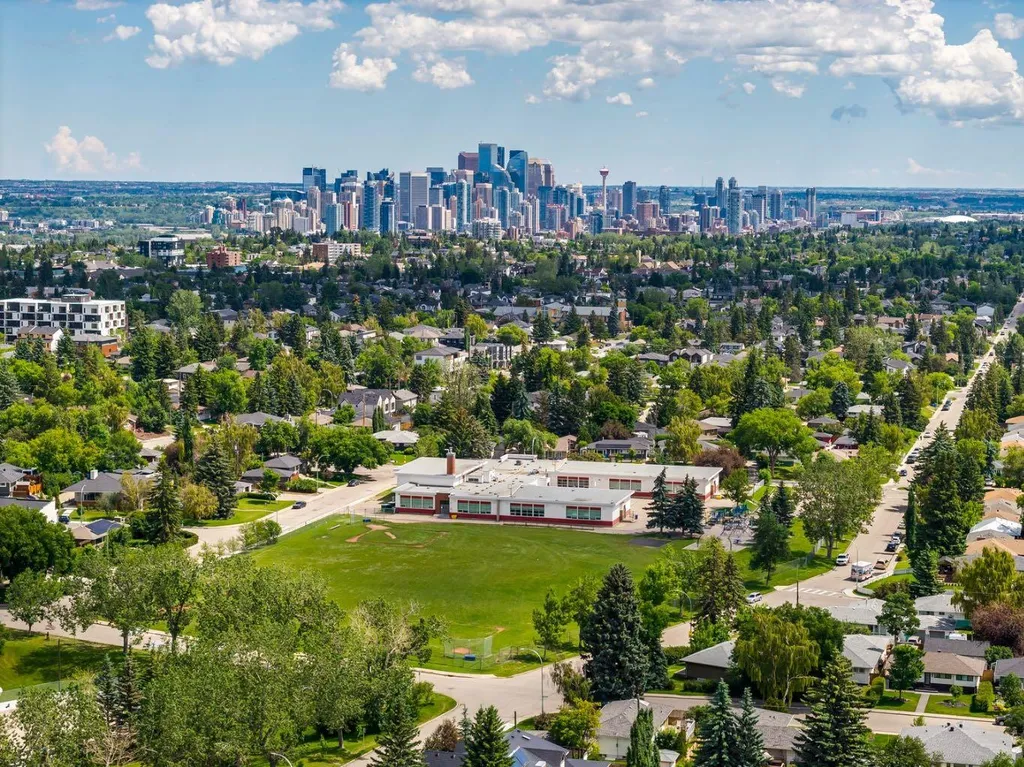 4528 26 Avenue SW Calgary AB T3E 0P9