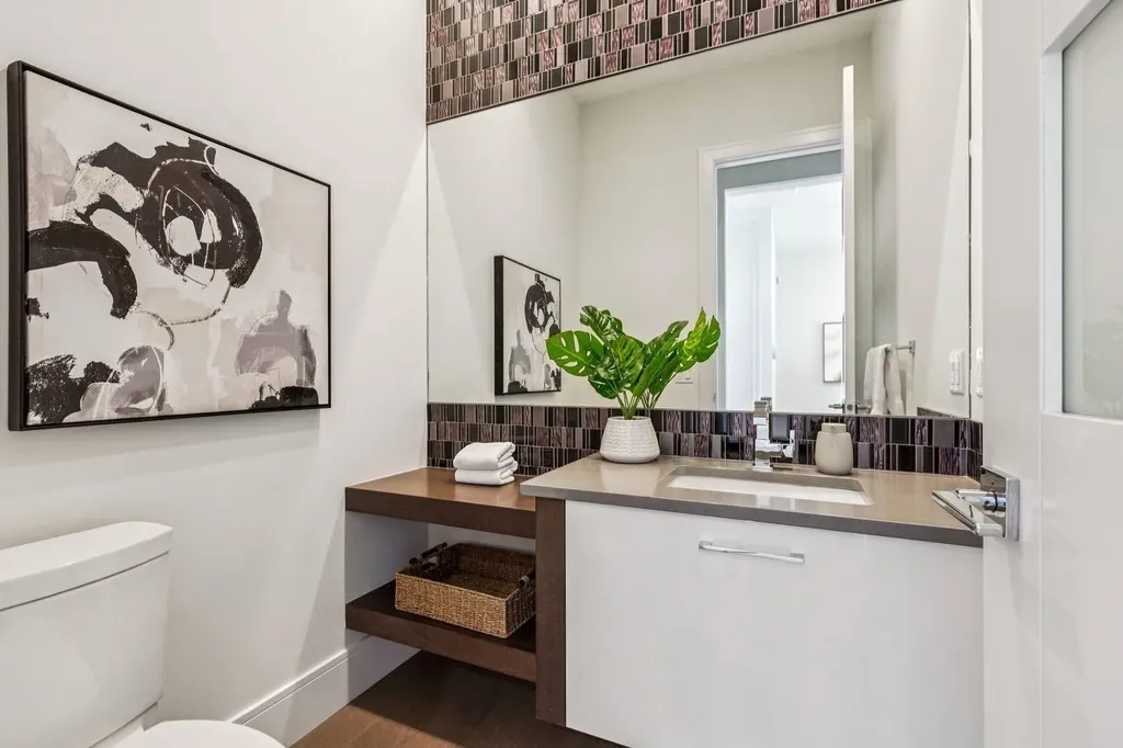 2221 7 Avenue NW Calgary AB T2N 0X9