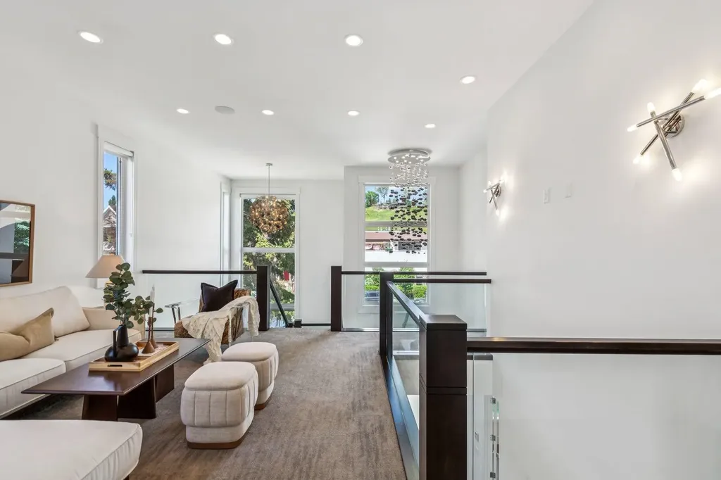 2221 7 Avenue NW Calgary AB T2N 0X9