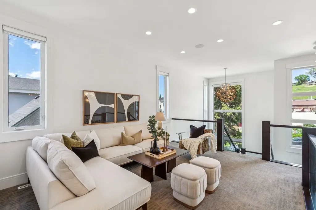 2221 7 Avenue NW Calgary AB T2N 0X9