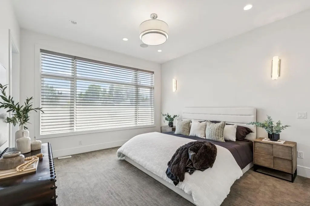 2221 7 Avenue NW Calgary AB T2N 0X9