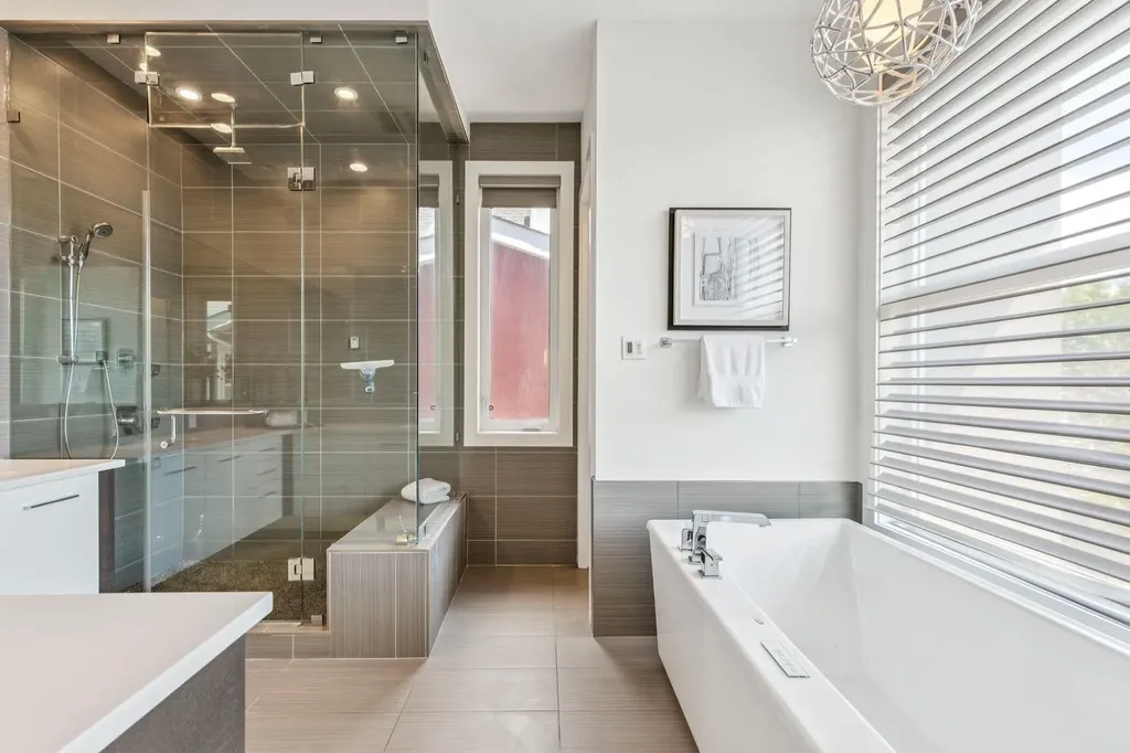 2221 7 Avenue NW Calgary AB T2N 0X9