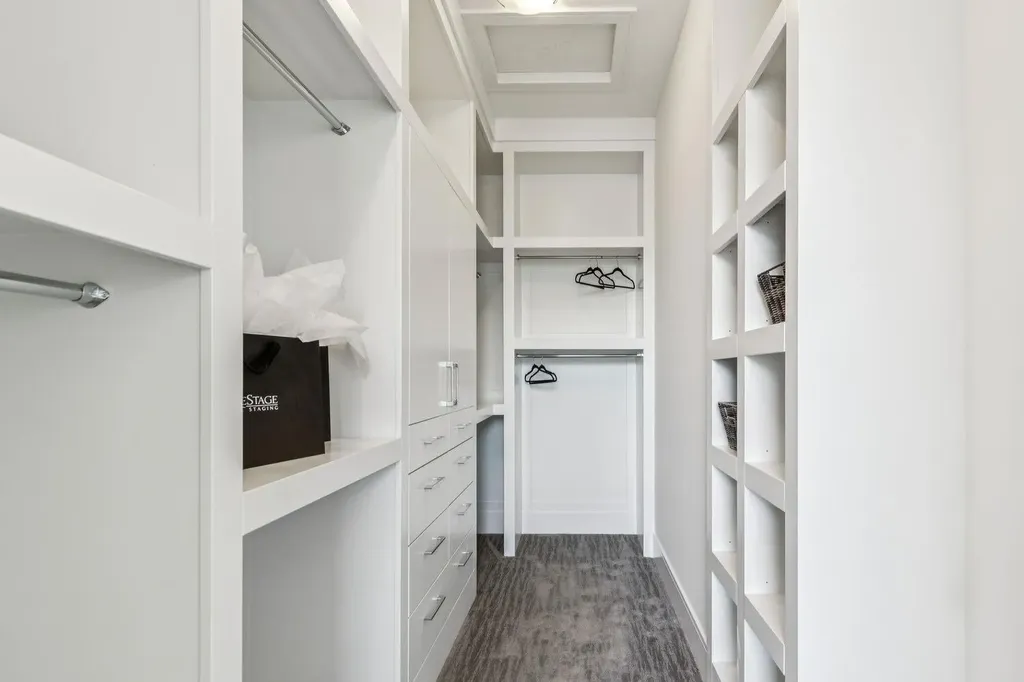 2221 7 Avenue NW Calgary AB T2N 0X9