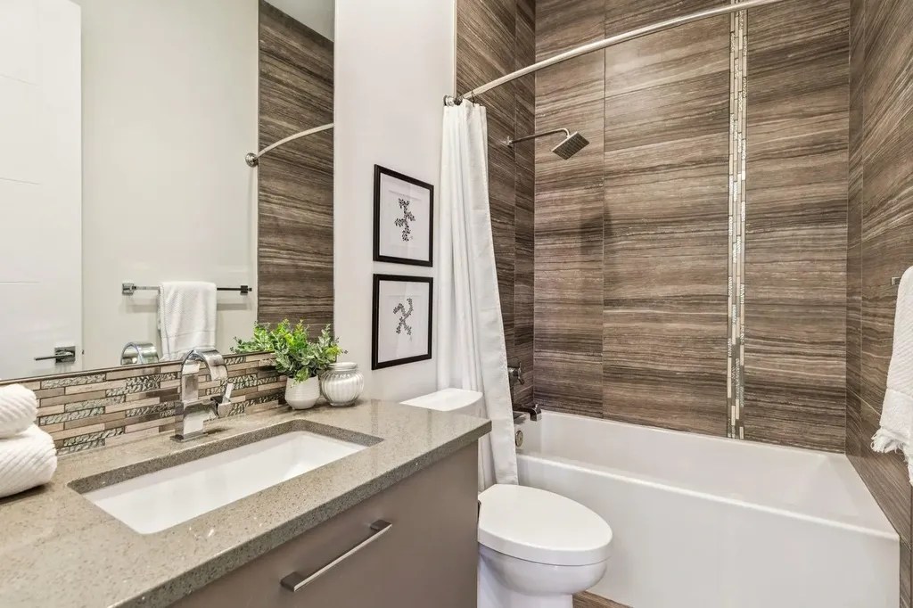 2221 7 Avenue NW Calgary AB T2N 0X9