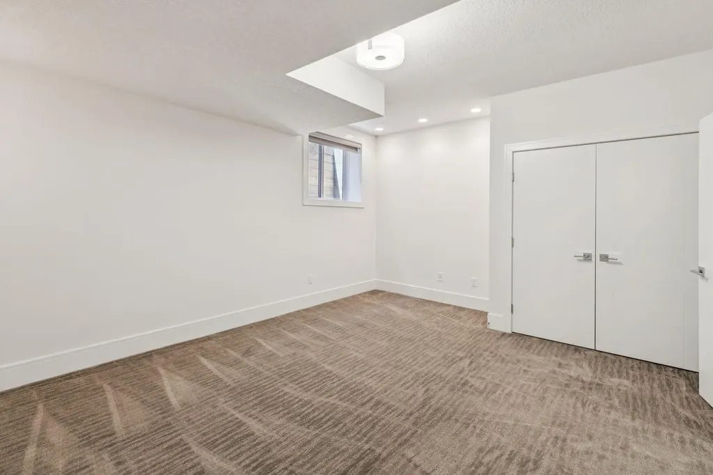 2221 7 Avenue NW Calgary AB T2N 0X9