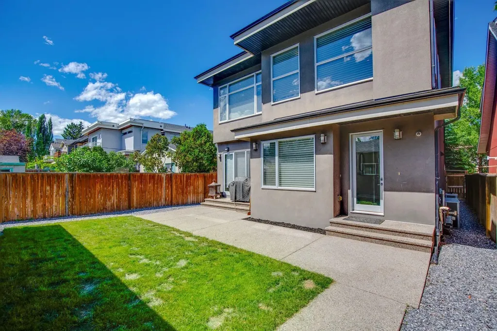2221 7 Avenue NW Calgary AB T2N 0X9