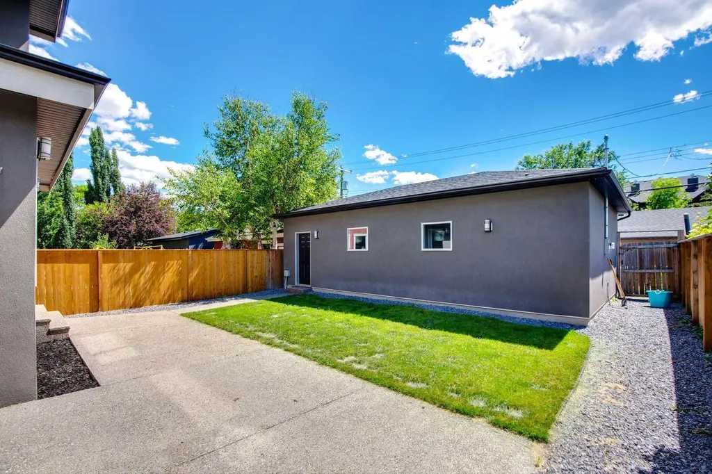 2221 7 Avenue NW Calgary AB T2N 0X9