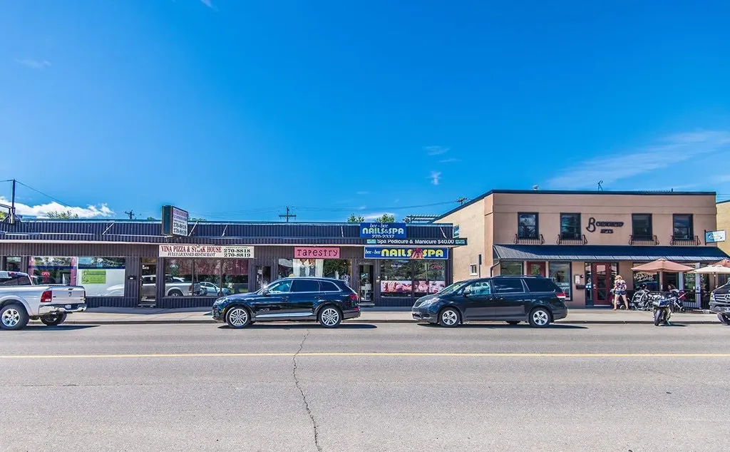 2221 7 Avenue NW Calgary AB T2N 0X9