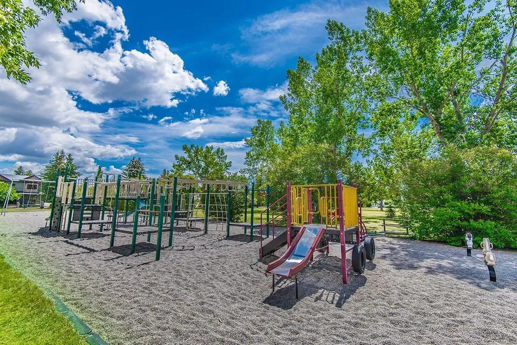2221 7 Avenue NW Calgary AB T2N 0X9