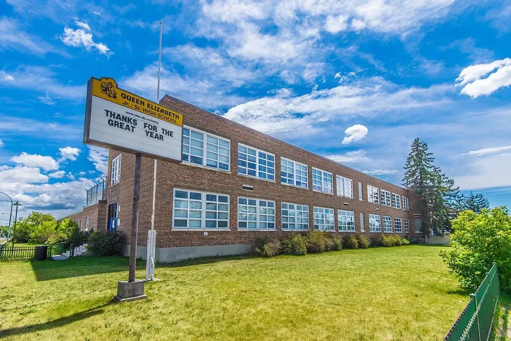 2221 7 Avenue NW Calgary AB T2N 0X9