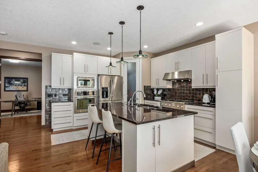 156 Everoak Close SW Calgary AB T2Y 0C2