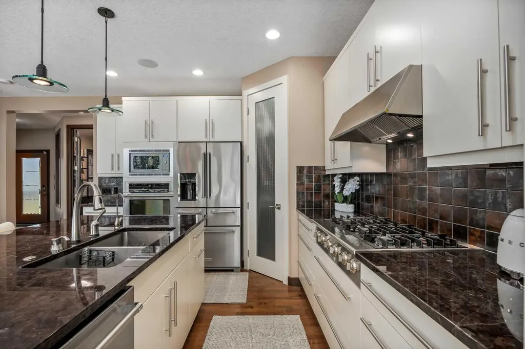 156 Everoak Close SW Calgary AB T2Y 0C2