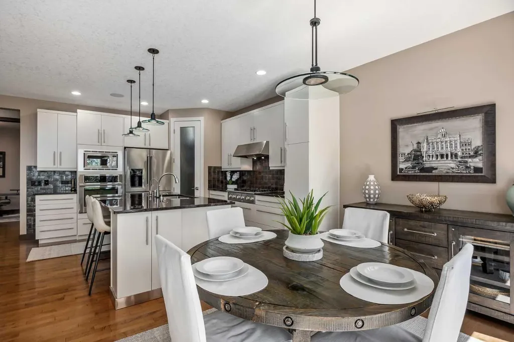 156 Everoak Close SW Calgary AB T2Y 0C2