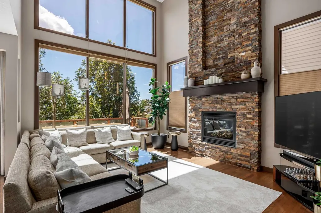 156 Everoak Close SW Calgary AB T2Y 0C2