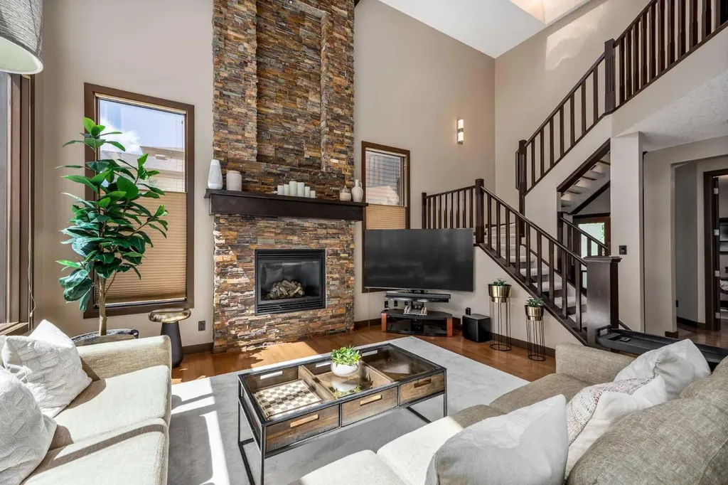 156 Everoak Close SW Calgary AB T2Y 0C2