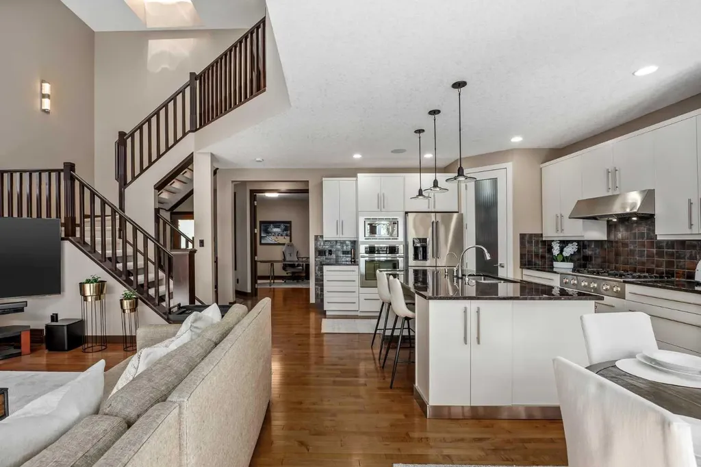 156 Everoak Close SW Calgary AB T2Y 0C2