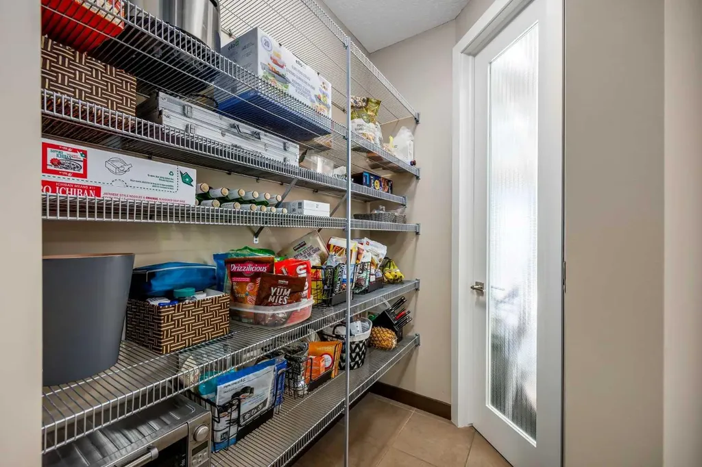 156 Everoak Close SW Calgary AB T2Y 0C2