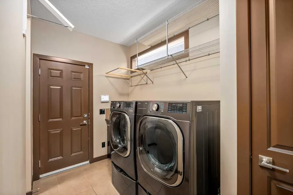 156 Everoak Close SW Calgary AB T2Y 0C2