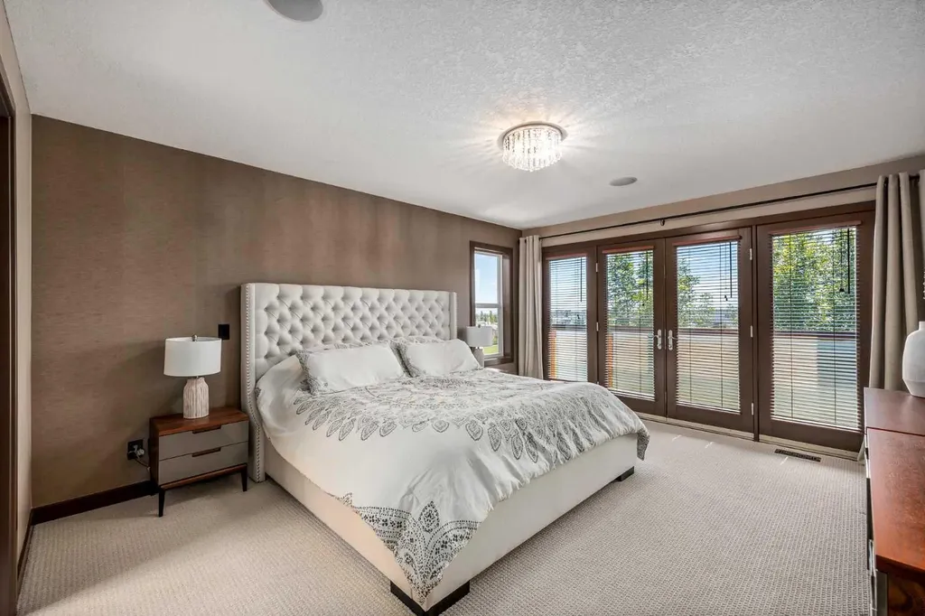 156 Everoak Close SW Calgary AB T2Y 0C2